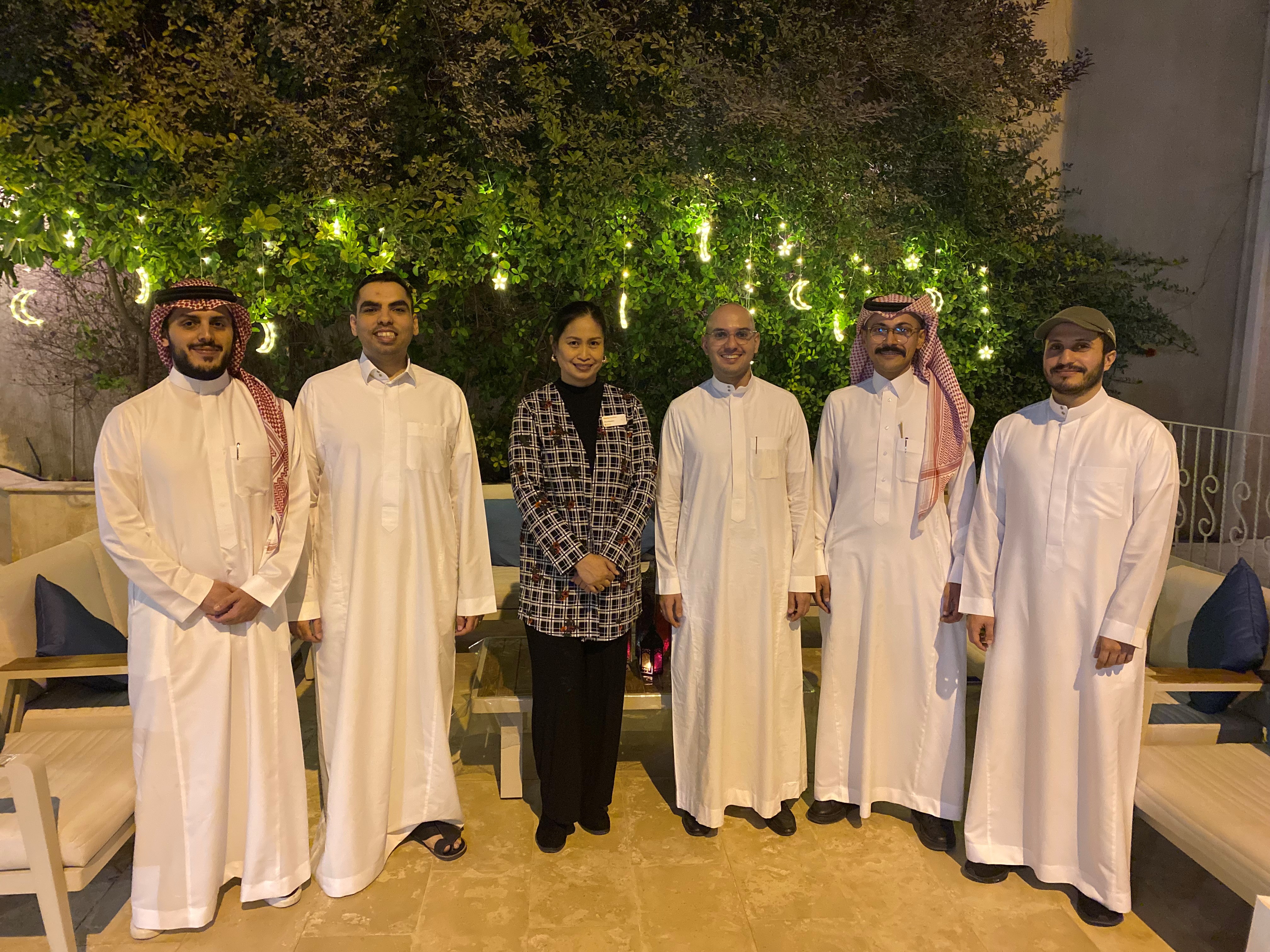 alumni-group-photo.jpg
